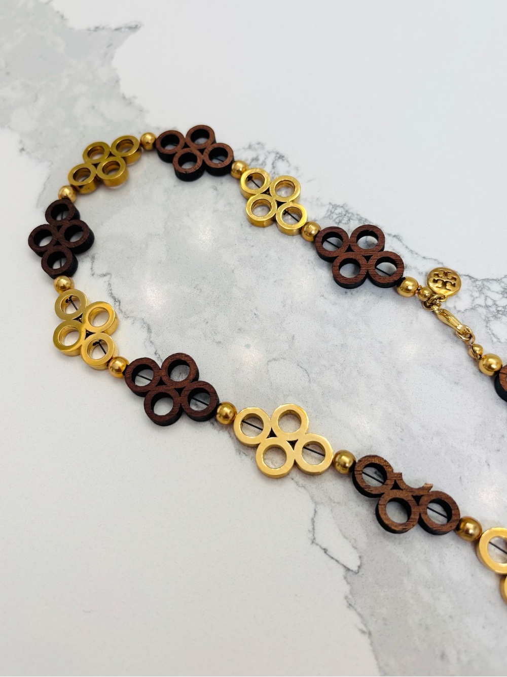 Tory Burch 35” Wood and Gold Logo Chain Necklace, Lariat Style - Picture 9 of 10